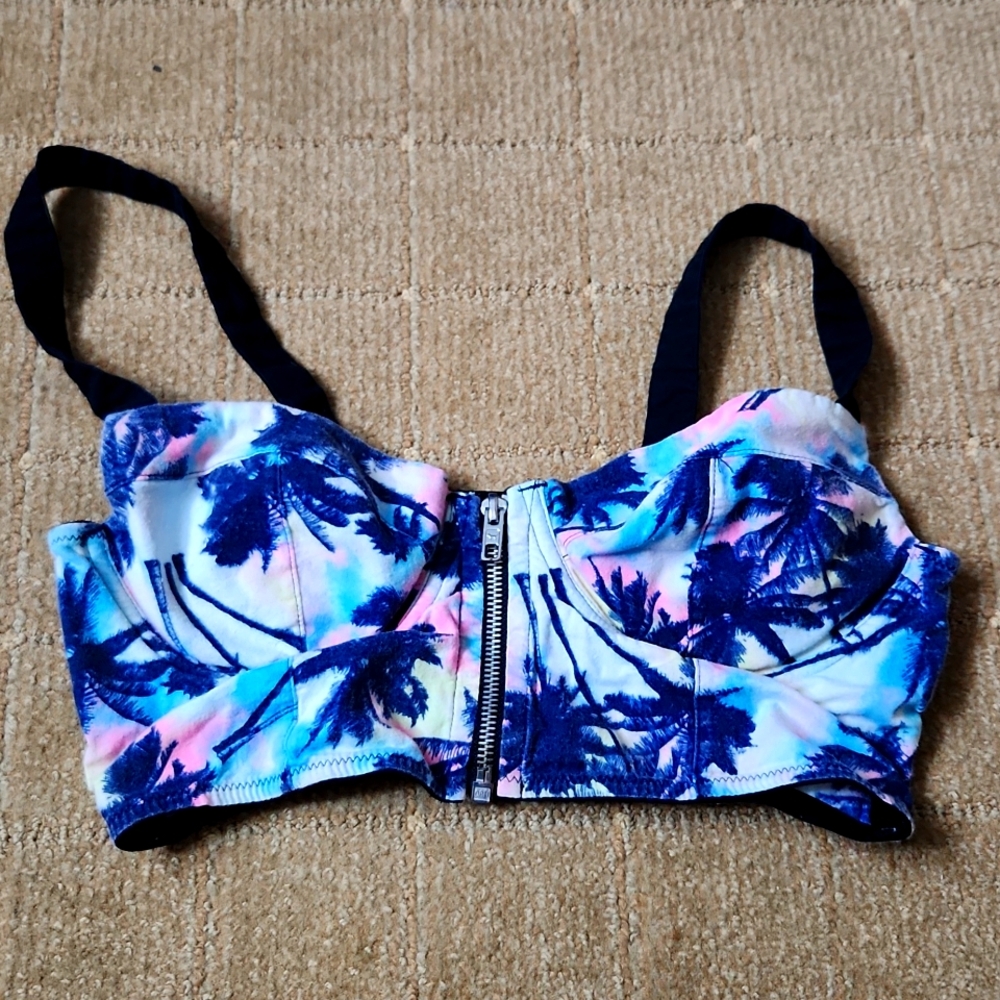 Victoria's Secret PINK front zipper push up bralette. Size M